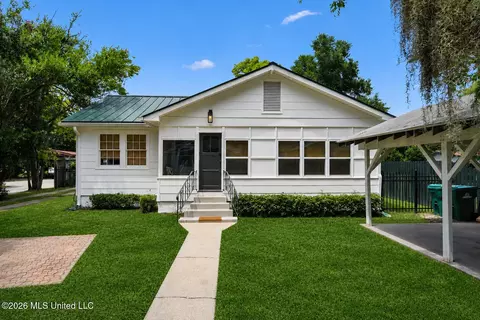 145 Bay View Ct, Bay Saint Louis, MS 39520