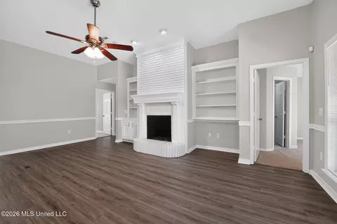 Living - 816 Strawberry Pointe, Madison, MS 39110 photo 2 of 3