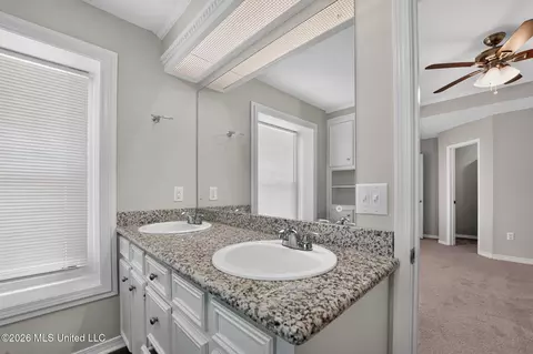 Bath - 816 Strawberry Pointe, Madison, MS 39110 photo 2 of 2
