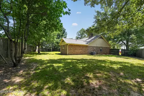 Exterior - 816 Strawberry Pointe, Madison, MS 39110 photo 2 of 3