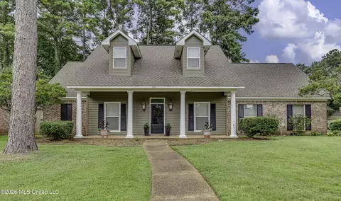 312 Pinewood Ln, Ridgeland, MS 39157