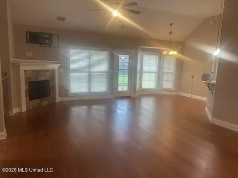 Living - 4710 E Dublin Cir, Olive Branch, MS 38654 photo 1 of 2