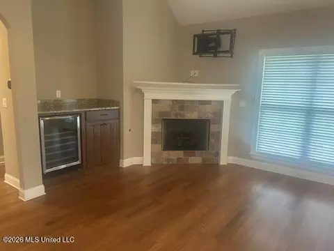 Living - 4710 E Dublin Cir, Olive Branch, MS 38654 photo 2 of 2