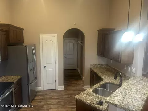 Entry Way - 4710 E Dublin Cir, Olive Branch, MS 38654 photo 1 of 1