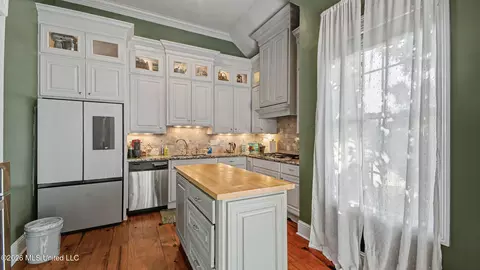 Kitchen - 223 Bellamy Ct, Flowood, MS 39232 photo 1 of 3
