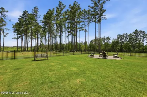 Exterior - 218 Lost Oak Ln, Brandon, MS 39047 photo 16 of 24