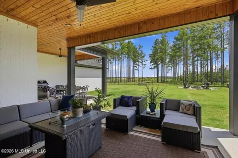 Exterior - 218 Lost Oak Ln, Brandon, MS 39047 photo 9 of 24