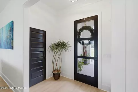 Entry Way - 218 Lost Oak Ln, Brandon, MS 39047 photo 1 of 3