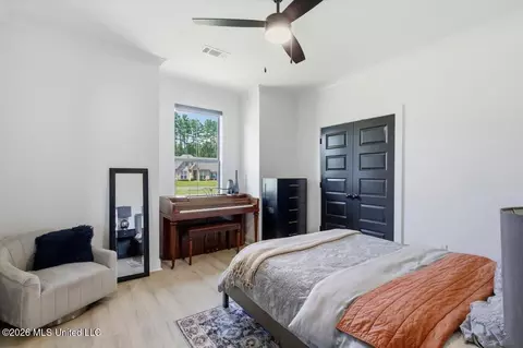 Bedroom - 218 Lost Oak Ln, Brandon, MS 39047 photo 4 of 6