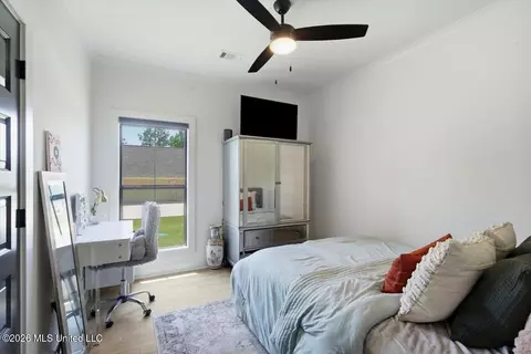 Bedroom - 218 Lost Oak Ln, Brandon, MS 39047 photo 6 of 6