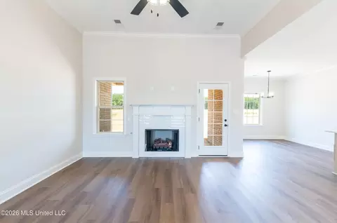 Living - 7582 John Elliott Ln, Hernando, MS 38632 photo 4 of 4