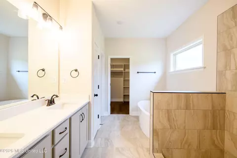 Bath - 7582 John Elliott Ln, Hernando, MS 38632 photo 1 of 5