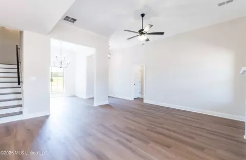 Living - 7582 John Elliott Ln, Hernando, MS 38632 photo 3 of 4