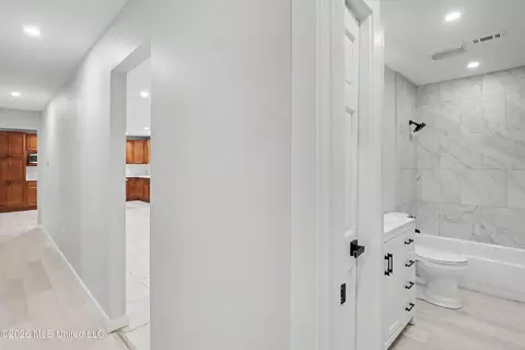 Entry Way - 10132 Graystone Dr, Moss Point, MS 39562 photo 1 of 1