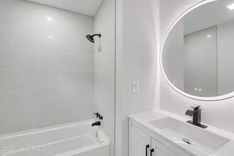Bath - 10132 Graystone Dr, Moss Point, MS 39562 photo 1 of 2
