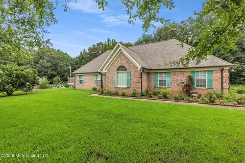 209 Roper Cv, Byhalia, MS 38611