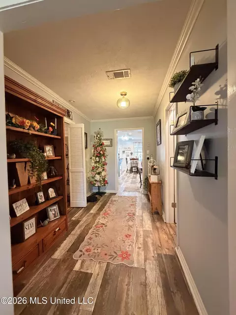 Entry Way - 32 Pine St, Bude, MS 39630 photo 2 of 3