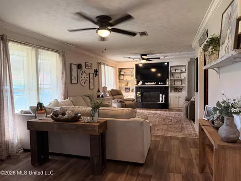 Living - 32 Pine St, Bude, MS 39630 photo 1 of 3