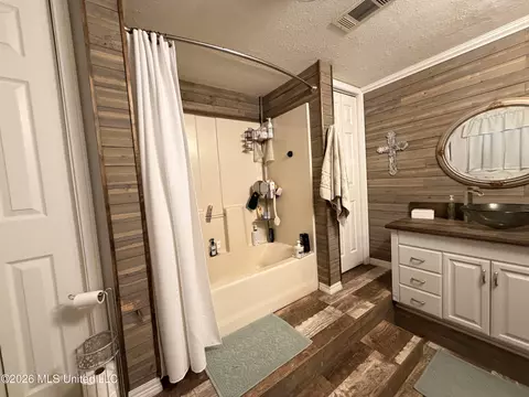 Bath - 32 Pine St, Bude, MS 39630 photo 1 of 4