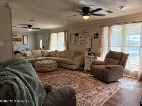 Living - 32 Pine St, Bude, MS 39630 photo 2 of 3