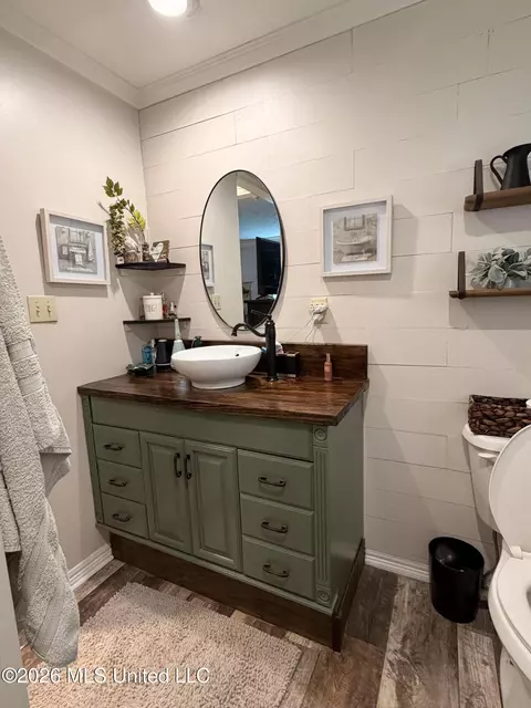 Bath - 32 Pine St, Bude, MS 39630 photo 4 of 4