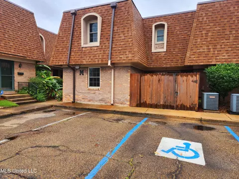 Exterior - 5155 Wayneland Dr #M1, Jackson, MS 39211 photo 2 of 5