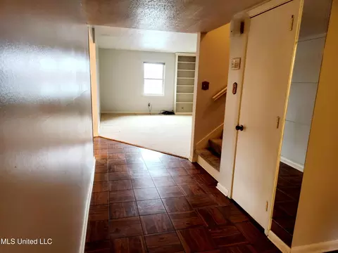 Entry Way - 5155 Wayneland Dr #M1, Jackson, MS 39211 photo 1 of 3