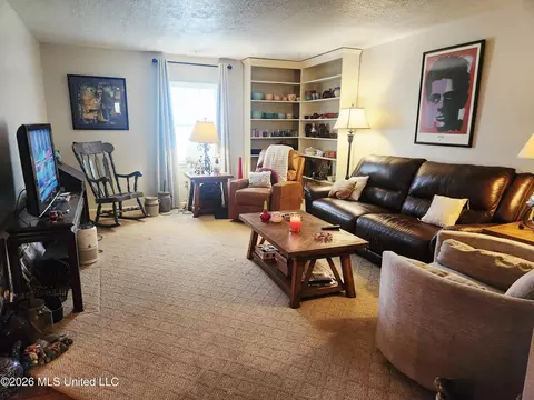 Living - 5155 Wayneland Dr #M1, Jackson, MS 39211 photo 1 of 2