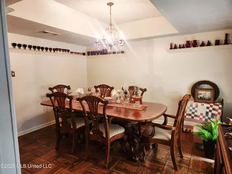 Dining - 5155 Wayneland Dr #M1, Jackson, MS 39211 photo 1 of 3