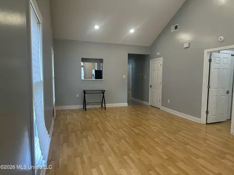 Living - 307 Northtown Dr, Jackson, MS 39211 photo 2 of 3