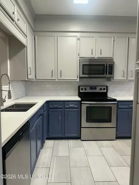 Kitchen - 307 Northtown Dr, Jackson, MS 39211 photo 3 of 4