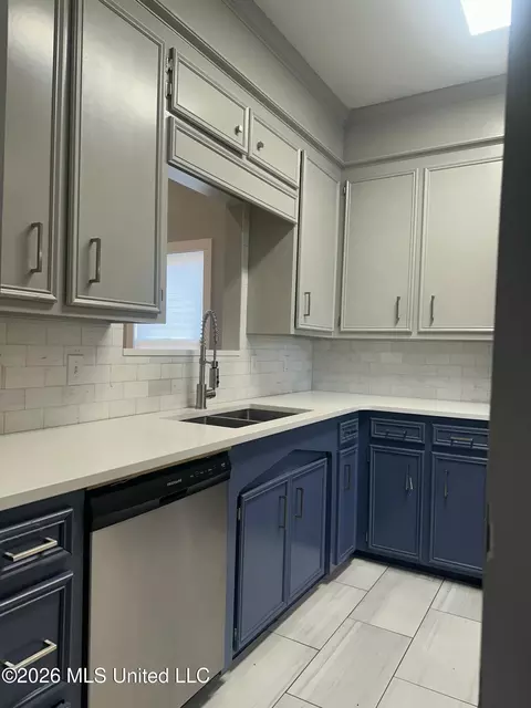 Kitchen - 307 Northtown Dr, Jackson, MS 39211 photo 2 of 4