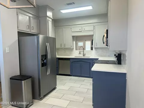 Kitchen - 307 Northtown Dr, Jackson, MS 39211 photo 1 of 4