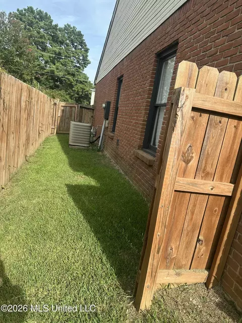 Exterior - 307 Northtown Dr, Jackson, MS 39211 photo 2 of 7