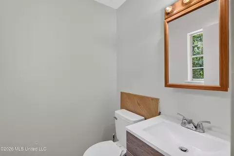 Bath - 5717 Meadowview Dr, Moss Point, MS 39562 photo 2 of 2