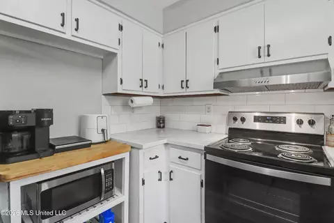 Kitchen - 1304 Sampson Rd, Lucedale, MS 39452 photo 2 of 2