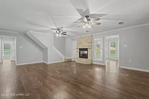 Living - 778 Steele Rd, Hernando, MS 38632 photo 2 of 2