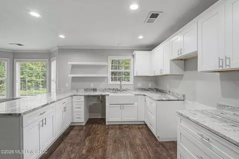 Kitchen - 778 Steele Rd, Hernando, MS 38632 photo 3 of 3