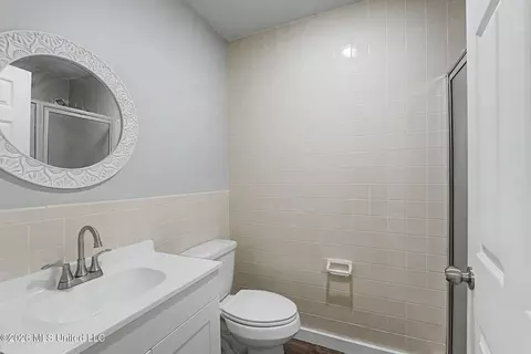Bath - 778 Steele Rd, Hernando, MS 38632 photo 1 of 4