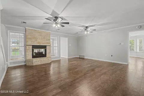 Living - 778 Steele Rd, Hernando, MS 38632 photo 1 of 2