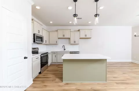 Kitchen - 7608 John Elliott Ln, Hernando, MS 38632 photo 1 of 3