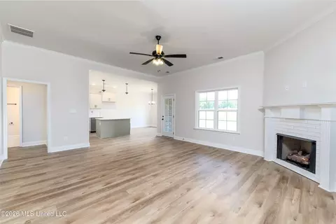 Living - 7608 John Elliott Ln, Hernando, MS 38632 photo 1 of 3