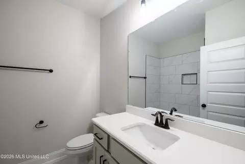Bath - 7608 John Elliott Ln, Hernando, MS 38632 photo 3 of 4