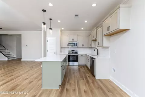 Kitchen - 7608 John Elliott Ln, Hernando, MS 38632 photo 3 of 3