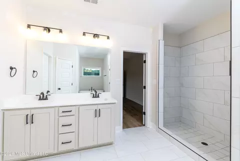 Bath - 7608 John Elliott Ln, Hernando, MS 38632 photo 1 of 4