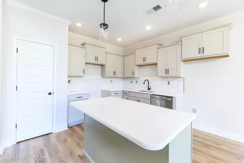 Kitchen - 7608 John Elliott Ln, Hernando, MS 38632 photo 2 of 2