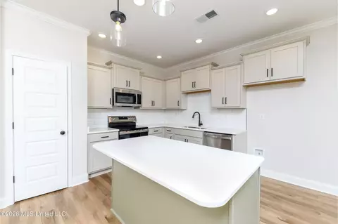 Kitchen - 7608 John Elliott Ln, Hernando, MS 38632 photo 2 of 3