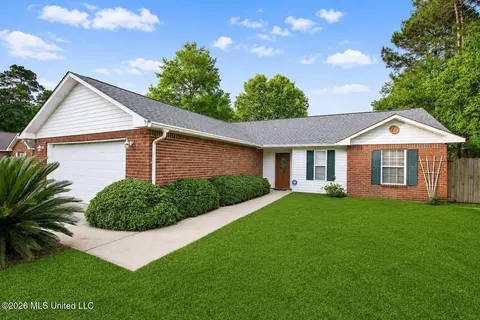 1300 Oak St, Ocean Springs, MS 39564