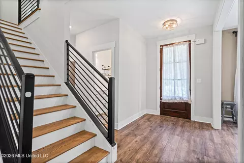 Entry Way - 7313 Vaiden Rd, Hernando, MS 38632 photo 1 of 2