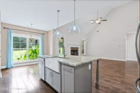 Entry Way - 7313 Vaiden Rd, Hernando, MS 38632 photo 2 of 2